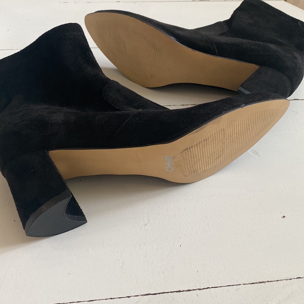 NWOT, Marc Fisher, Black Suede Ankle Boots, size: 6.5, Heel height: 2 in… - Picture 3 of 5